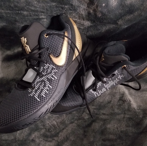 Mens nike Flytrap ii black gold size 13 - Picture 1 of 1